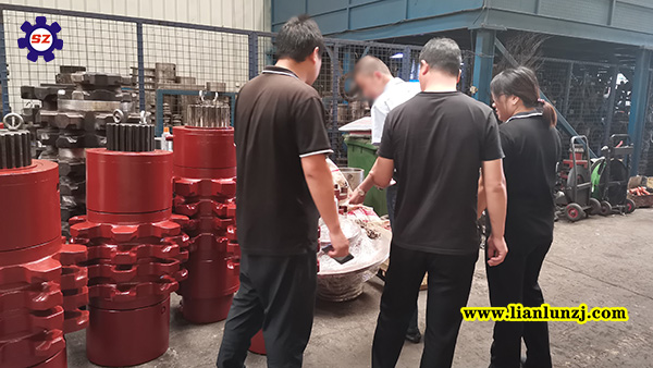 貴陽彭總開展刮板機(jī)配件業(yè)務(wù)，來我廠考察參觀！