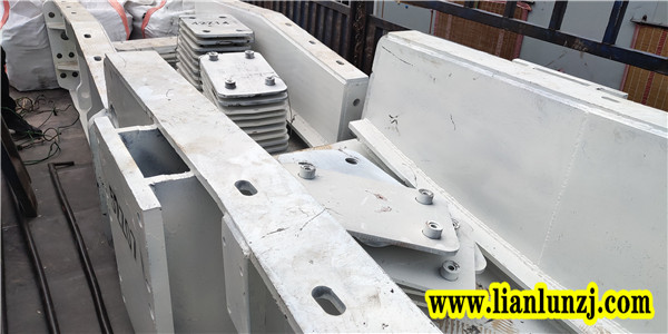 123SDE01?中部槽磨損失效主要是由于哪個部位引起的？